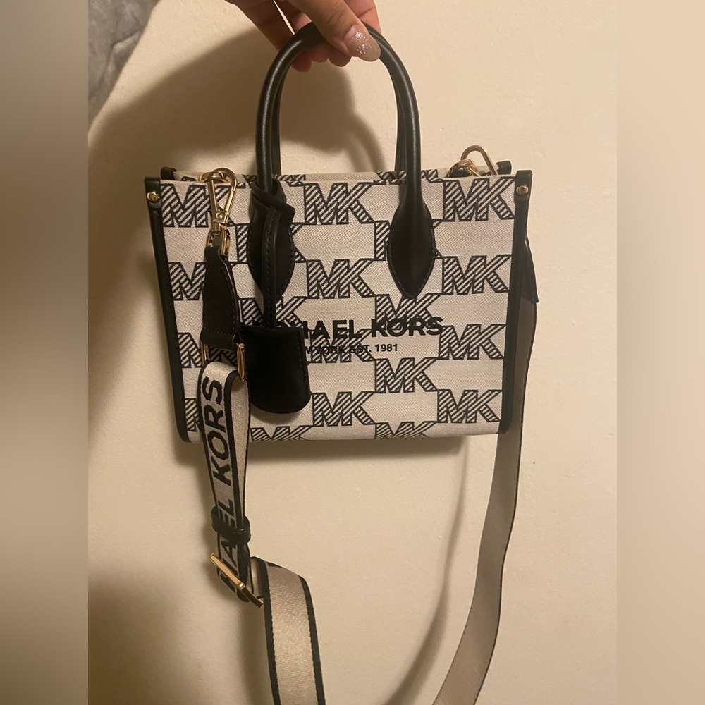 Selling this crossbody